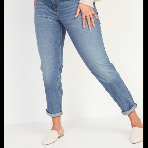 Old Navy Mid-Rise Straight Leg Boyfriend Jean - Picture 4 of 7